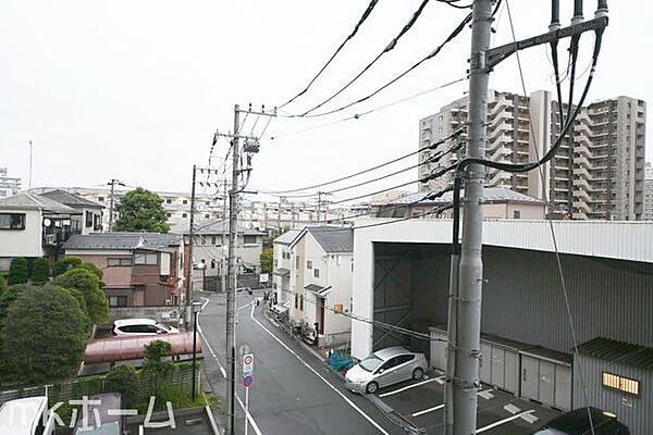 抜けるような眺望はマンションならではですね！3階のお部屋ですので陽当たりも良好です！