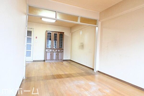 洋室には収納もしっかり完備されており、部屋を広々と利用することが可能です！