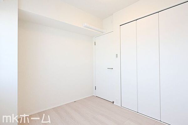 各居室に大型のクローゼットを設置！豊富な収納があることで広い居住スペースを確保することができます！