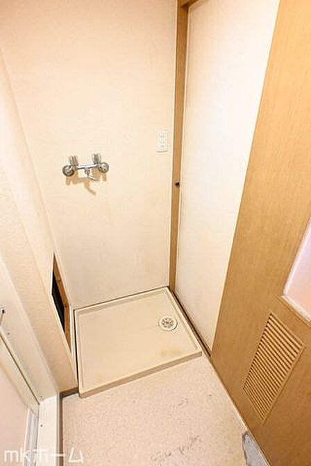 洗濯機置き場も広めのスペースを確保しております！是非、現地にてスペースを確認してみてください！