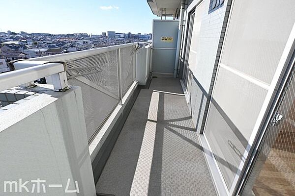 バルコニーは陽当たりとともに風通しも良く洗濯物もよく乾きます！