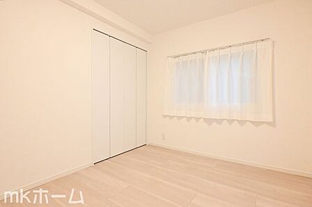 各居室に大型のクローゼットを設置!豊富な収納があることで広い居住スペースを確保することができます!