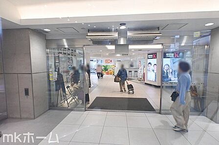 オーケー柏高島屋ステーションモール店 徒歩8分。 640m