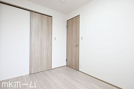 居室に大型のクローゼットを設置!豊富な収納があることで広い居住スペースを確保することができます!