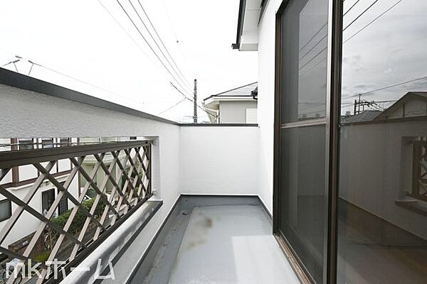 バルコニーは陽当たりとともに風通しも良く洗濯物もよく乾きます！