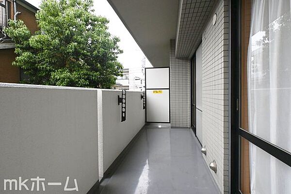 バルコニーは陽当たりとともに風通しも良く洗濯物もよく乾きます！