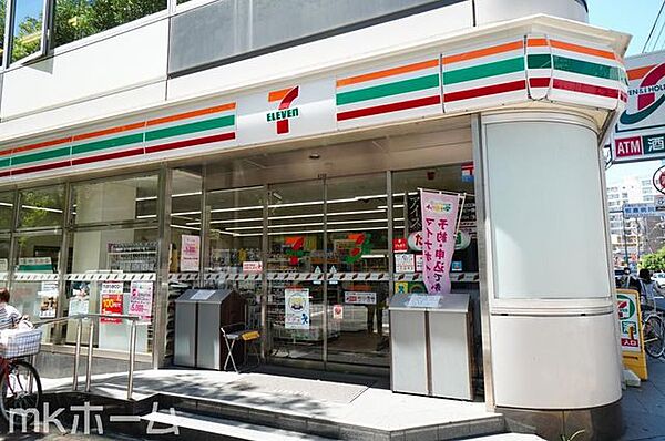 セブンイレブン船橋市役所前店 徒歩3分。 180m