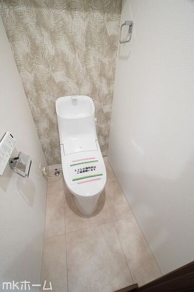 温水洗浄便座付きのトイレです！設備は新品に交換済みですので気持ちよくお住まい頂けます！