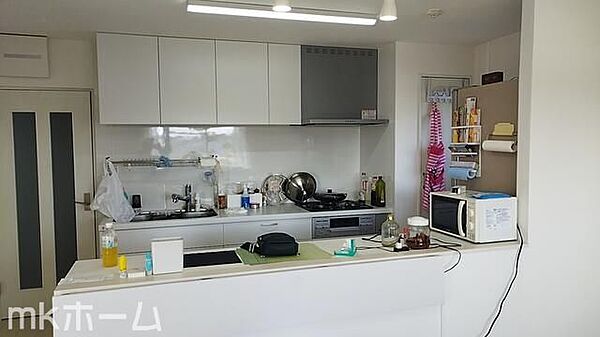 使い勝手の良いシステムキッチンを採用！作業スペースも広めにとられておりご家族でお料理が楽しめます！