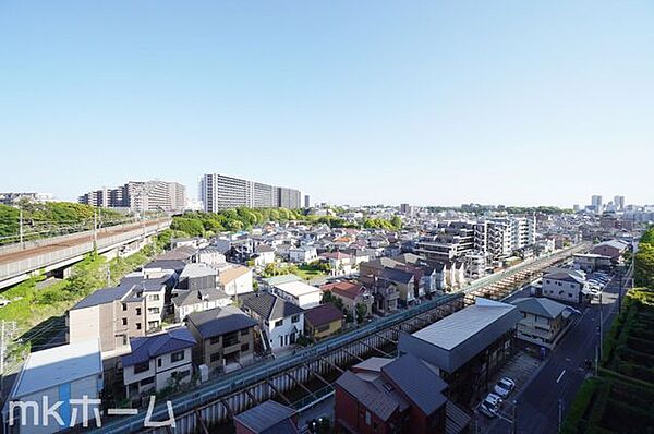 抜けるような眺望はマンションならではですね！10階のお部屋ですので陽当たりも良好です！