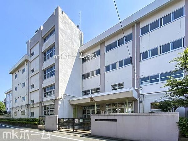 葛飾区立水元中学校 徒歩22分。 1700m