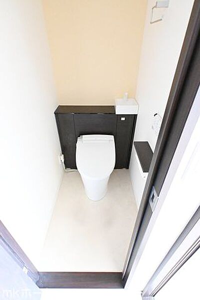 温水洗浄便座付きのトイレです！