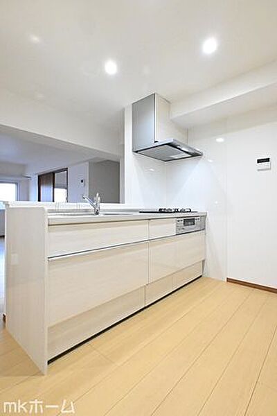 大きなキッチンスペースは家事をしながら会話も弾み、大切な家族のコミュニケーションスペースとなります！