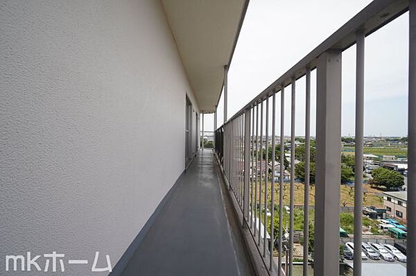 バルコニーは陽当たりとともに風通しも良く洗濯物もよく乾きます！