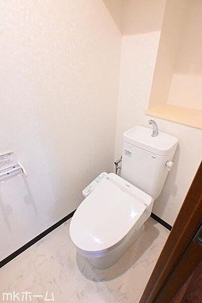 温水洗浄便座付きのトイレです！