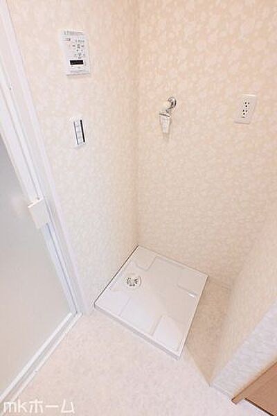 洗濯機置き場も広めのスペースを確保しております！是非、現地にてスペースを確認してみてください！