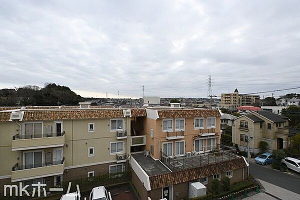 抜けるような眺望はマンションならではですね！陽当たりも良好です！