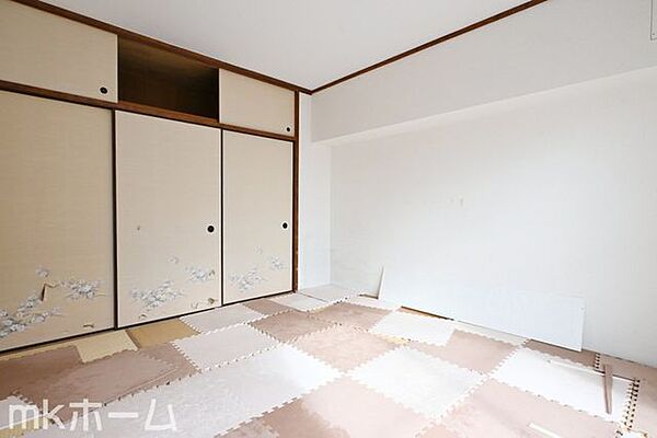 あると落ち着く和室には押入も完備されており、客間としてだけでなく収納などに利用できるスペースです！