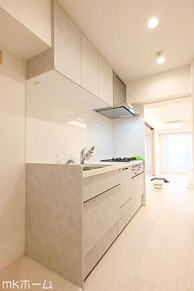 使い勝手の良いシステムキッチンを採用！作業スペースも広めにとられておりご家族でお料理が楽しめます！
