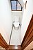 トイレ：温水洗浄便座付きのトイレです！もちろん窓もあり換気もしっかり出来ます！
