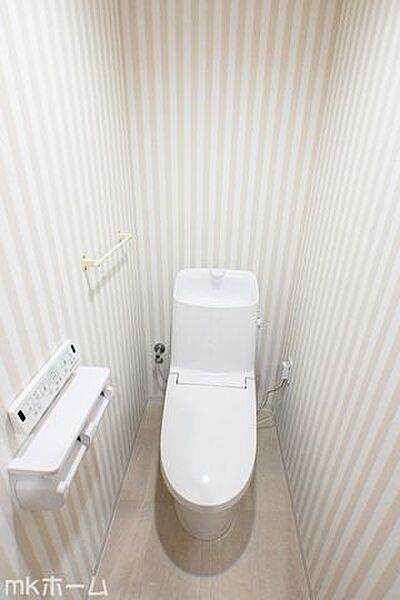温水洗浄便座付きのトイレです！設備は新品に交換済みですので気持ちよくお住まい頂けます！