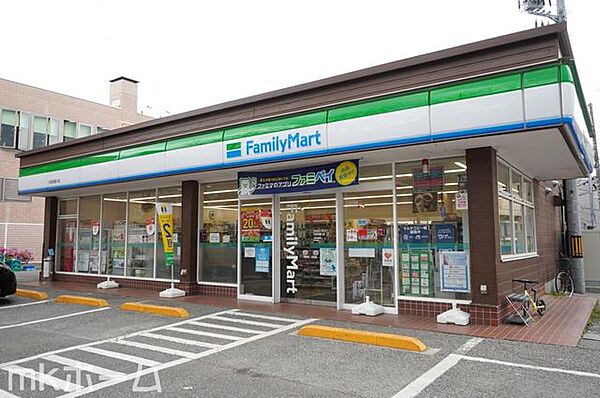 ファミリーマート八柱桜通り店 徒歩13分。 970m
