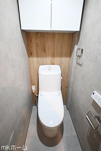 温水洗浄便座付きのトイレです！設備は新品に交換済みですので気持ちよくお住まい頂けます！