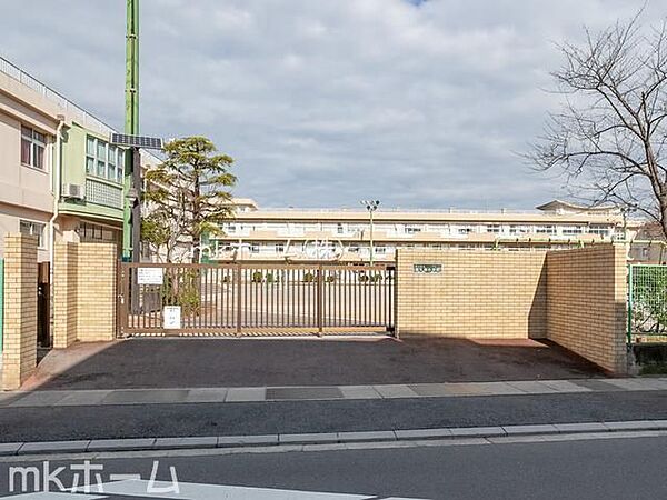 市川市立宮久保小学校 徒歩17分。 1290m