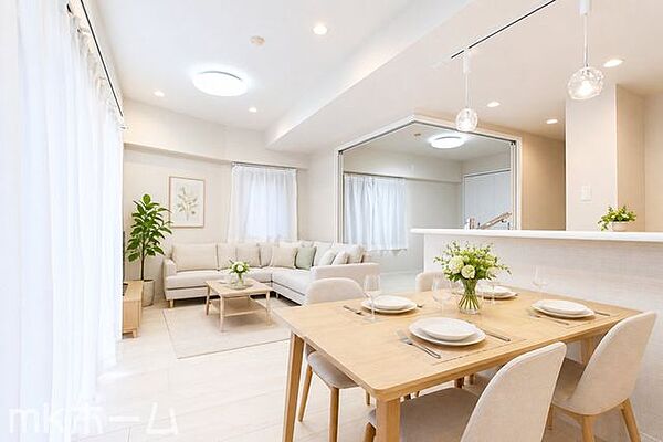 ※家具はCGイメージ画像です。光あふれる開放的なリビングは自然と家族が集まる空間！