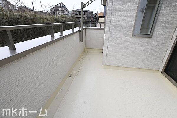 バルコニーは陽当たりとともに風通しも良く洗濯物もよく乾きます！