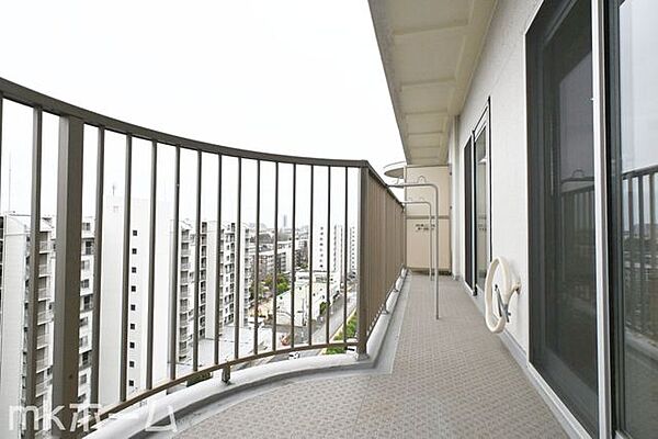 バルコニーは陽当たりとともに風通しも良く洗濯物もよく乾きます！