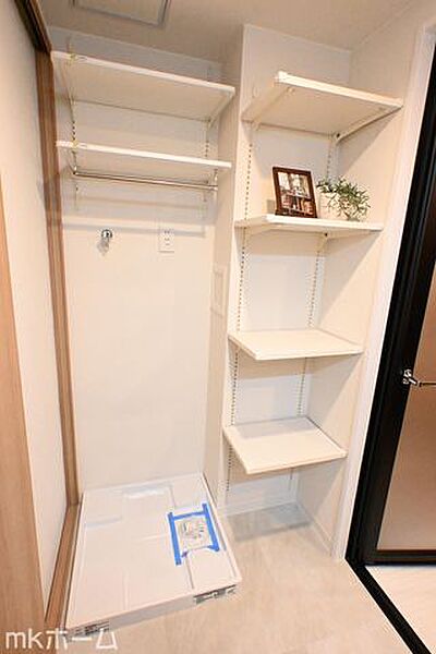 洗濯機置き場も広めのスペースを確保しております！是非、現地にてスペースを確認してみてください！
