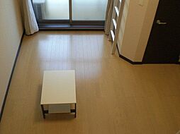 レオネクストオリーブハウスVII 103 1階1Kのリビング/ダイニング