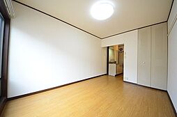 エス・ドミール 101 1階ワンルームのリビング/ダイニング