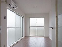 コア・イースト 106 1階1LDKのリビング/ダイニング