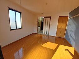 グランドール K II 2階1Kのリビング/ダイニング