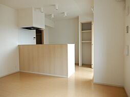 アルタイル III 1階1LDKのリビング/ダイニング