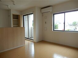 アルタイル III 1階1LDKのリビング/ダイニング