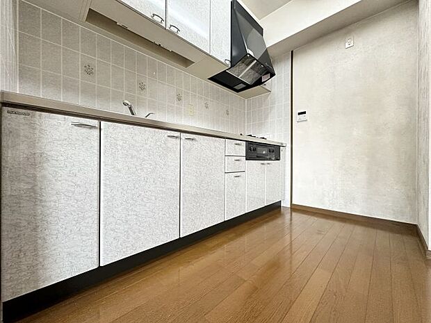 キッチンはリビングとの空間のつながりが、スペースのゆとりを生み出します♪