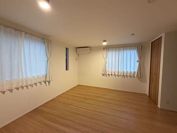主寝室です！南向きのため温かな日差しが感じられるお部屋です！