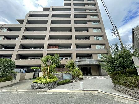 テラス・専用庭付き!ペットと一緒に暮らすことの出来るマンションです♪