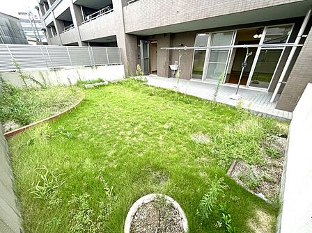 十分な広さのある専用庭では、ガーデニングや家庭菜園なども楽しめます!