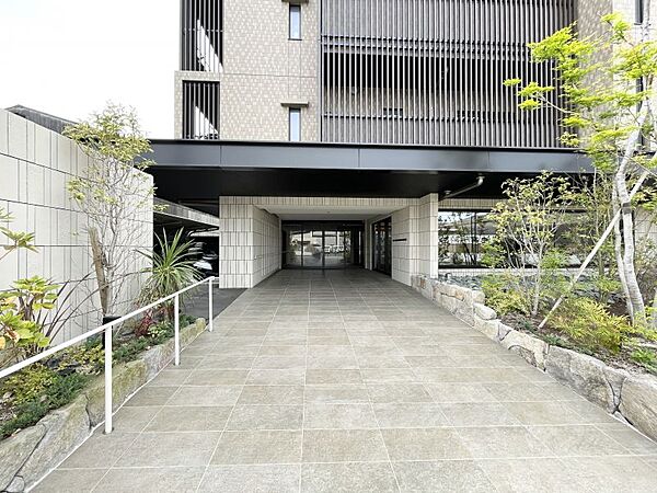 植栽が美しく、日々の生活の中で四季の変化を楽しむことができます♪