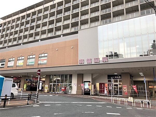 南福岡駅まで　600m　徒歩約8分●博多駅まで快速1区間で行くことができ駅の1・2階は「えきマチ1丁目南福岡」となっておりのスーパーや軽飲食店、書店、ドラッグストアがあります。