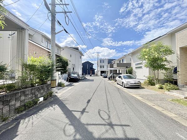 分譲地のため統一感のある街並みが魅力！住み良い住環境です♪