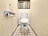 トイレ：トイレは小窓があり換気もできます！快適な温水洗浄機能付きです♪