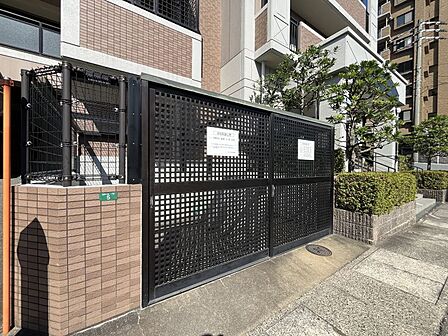 【ゴミ置き場】敷地内にゴミ集積所が設置してあるのでゴミ出しがラクです♪