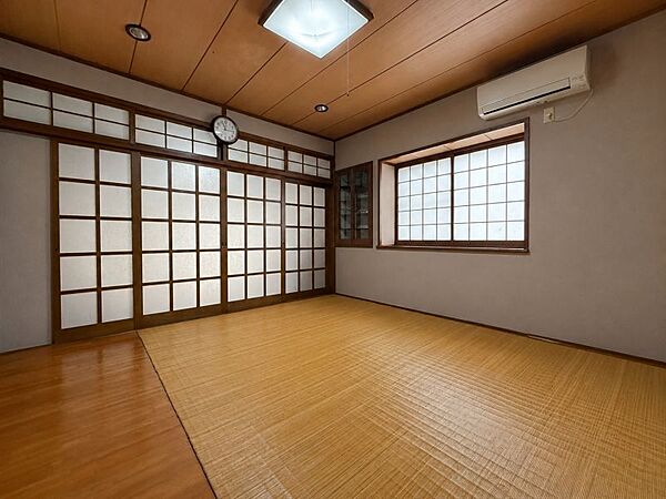 寝室や子供部屋、書斎など多目的に活躍する洋室！家具配置がしやすい使い勝手の良い間取りです♪