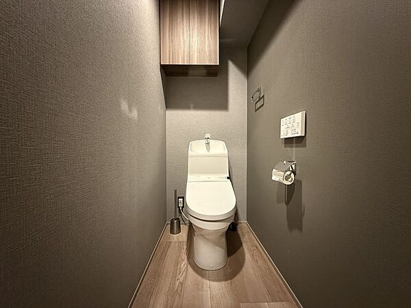 トイレには快適な温水洗浄便座付き！