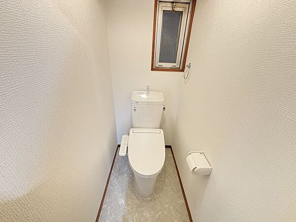 洗浄便座機能付きが嬉しいトイレです♪